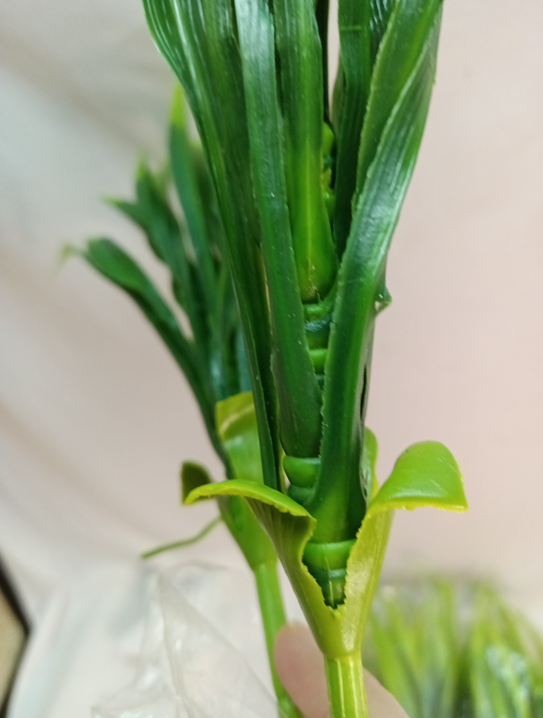 Artificial 8 PCs Green Grass 15.5″ Tall Plastic Greenery New Open Box