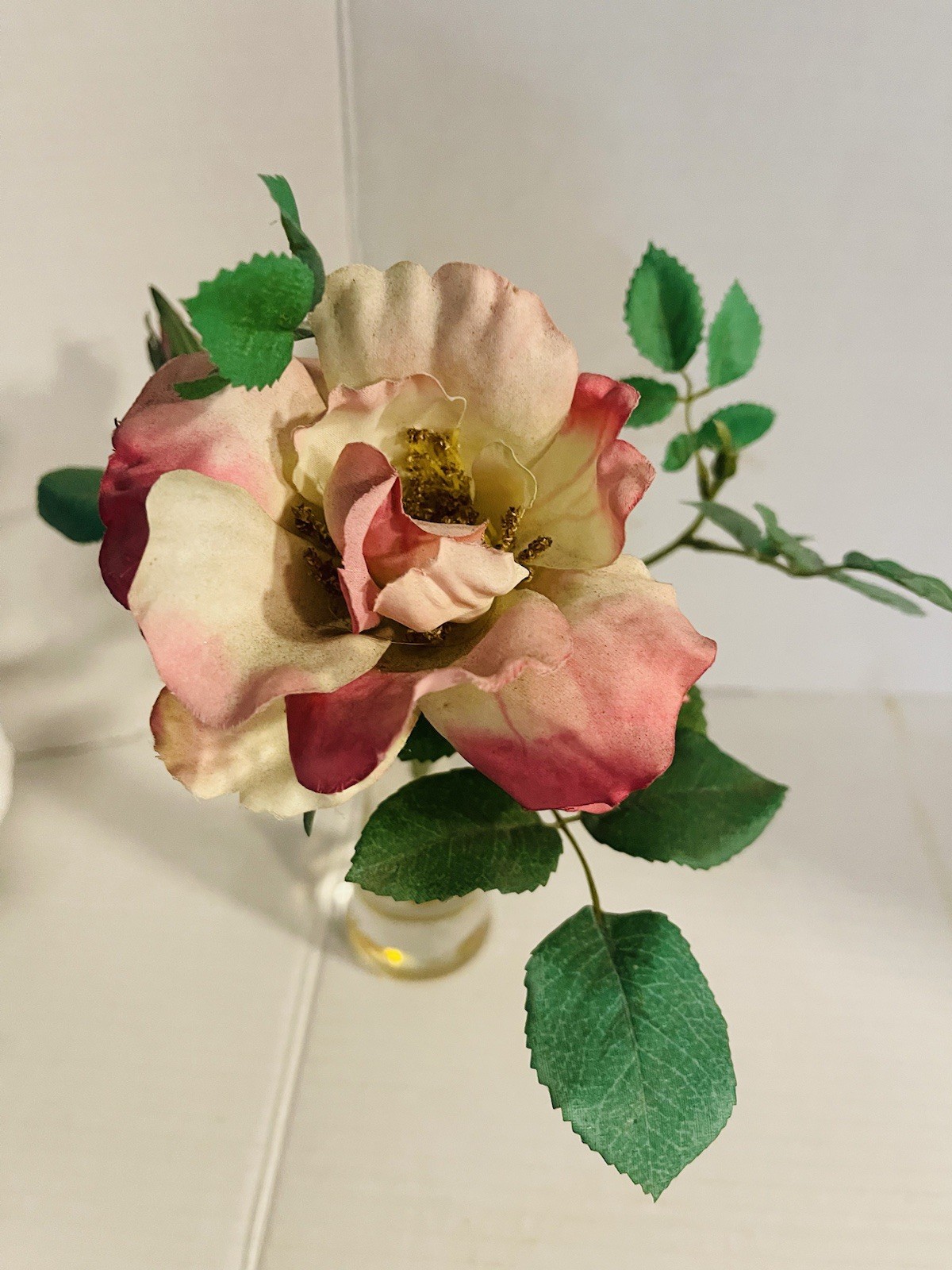 Artificial Open Rose Fake Flower Arrangements in Glass Vase with Acrylic Water