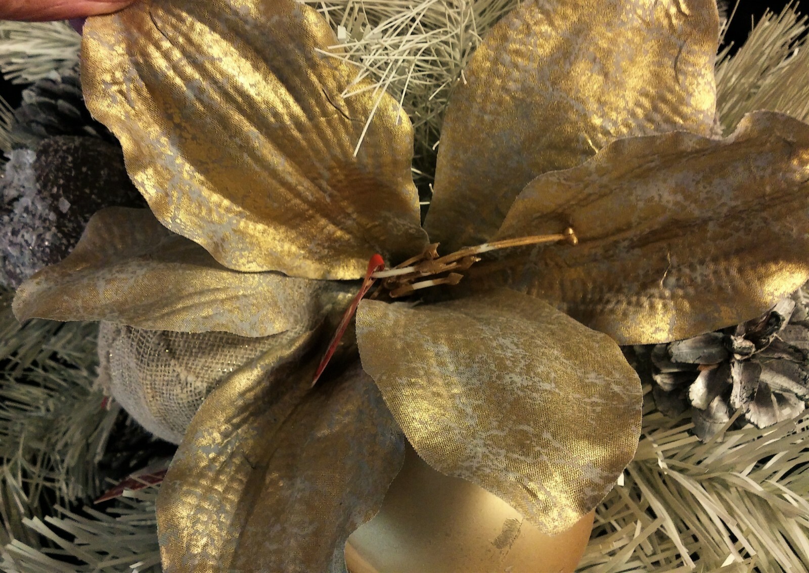 NWT Christmas Flower Arrangement-Beige, White, Gold & Gray-Flat Container-21’W