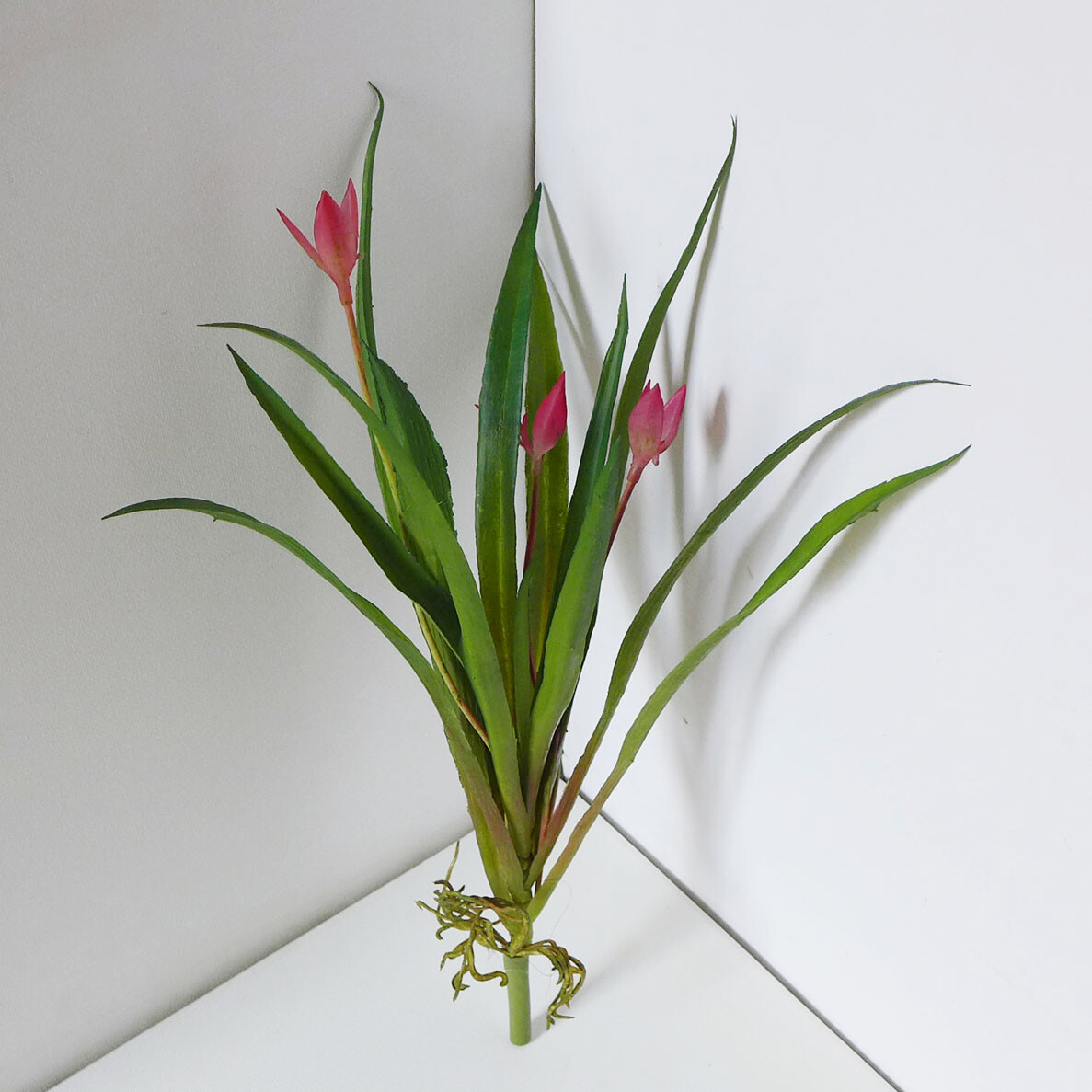 2 Pcs Artificial Grass Red Flower Orchid Plastic Home Garden Decora (94 A)