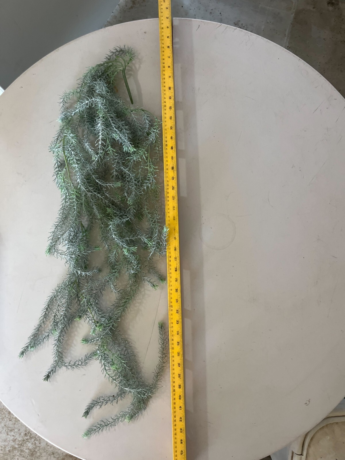 Artificial Plants & Garlands, Mixed varieties and sizes.