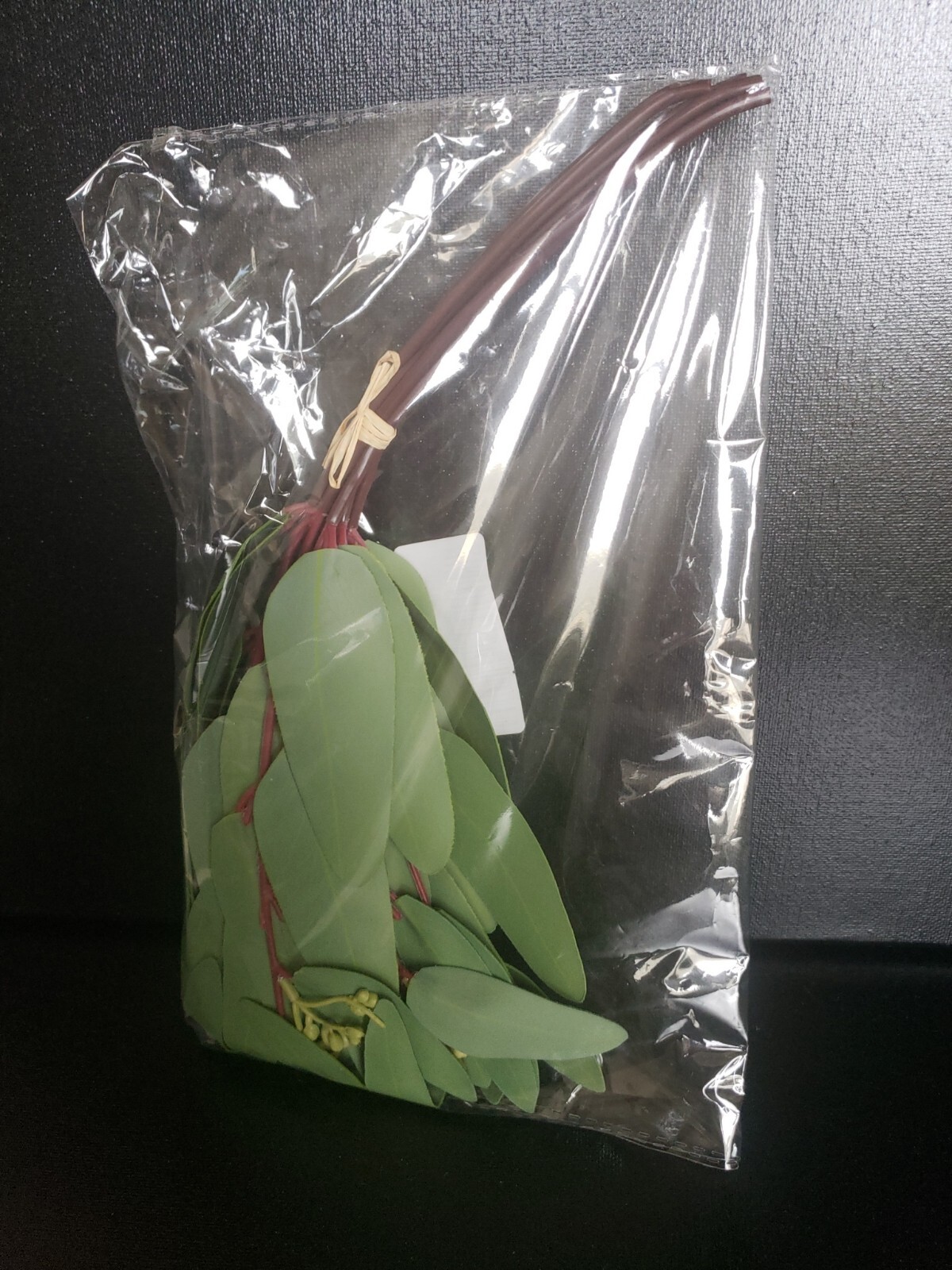 Woooow Artificial Eucalyptus Long Oval Leaf Stem Eucalyptus Spray Set of 8 Green