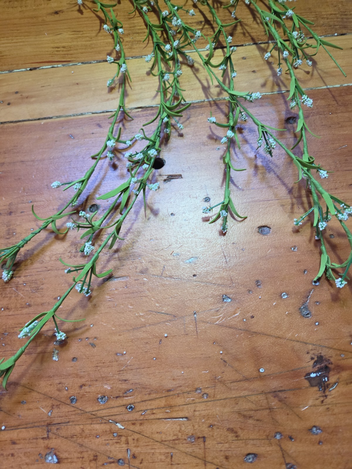 Delicate Green & White Trailing Silk Greenery 35″ Stems. Hangs Gacefully PRETTY