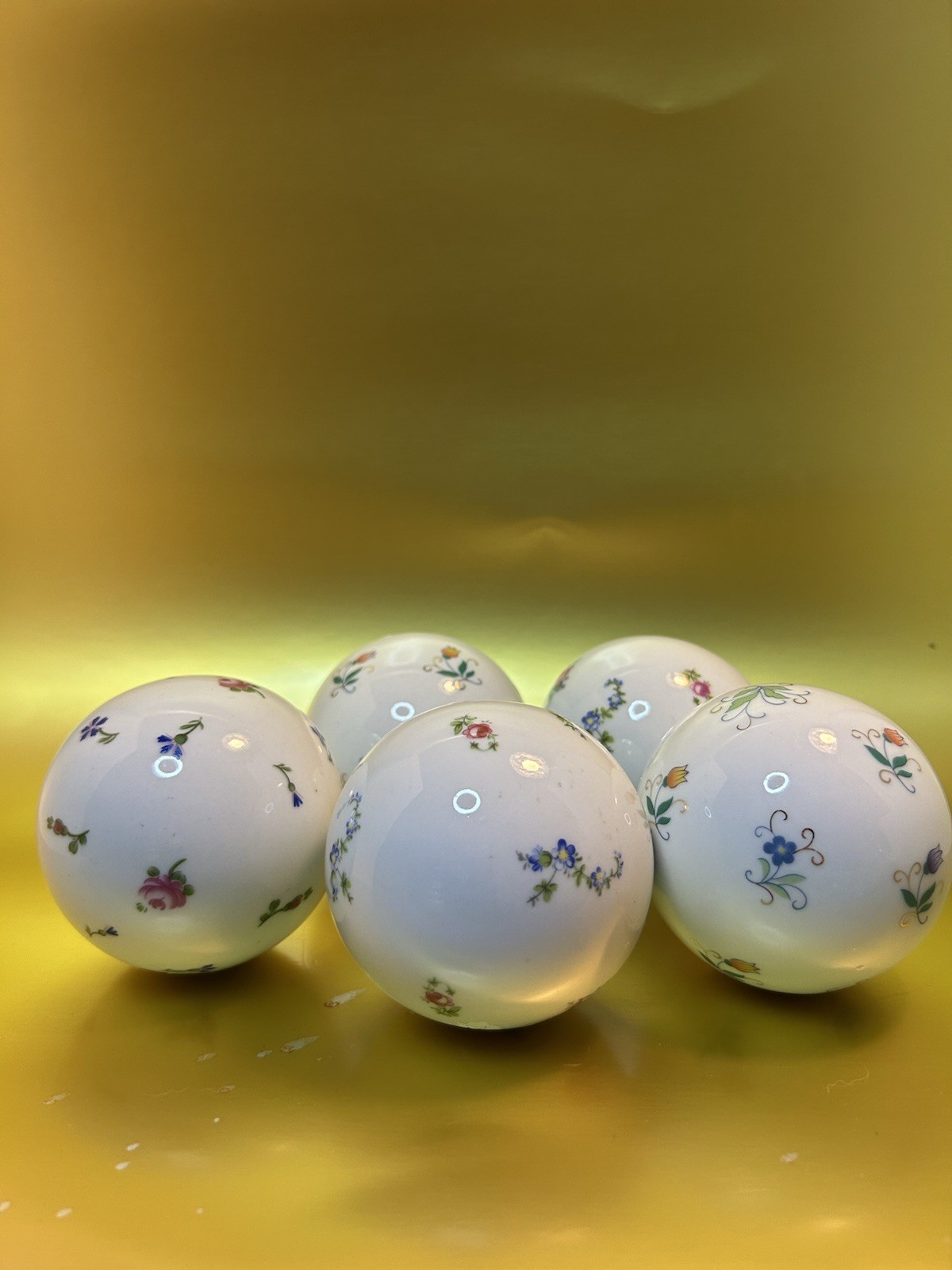 Decorate Porcelain Ball, set of 5.