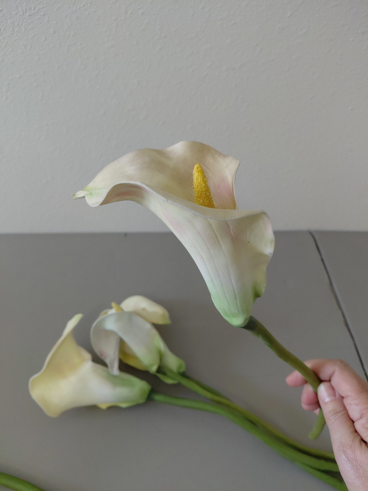 7 Calla Lily Lillis Realistic Silk Flowers White Folded 15″ to 19″ Vintage