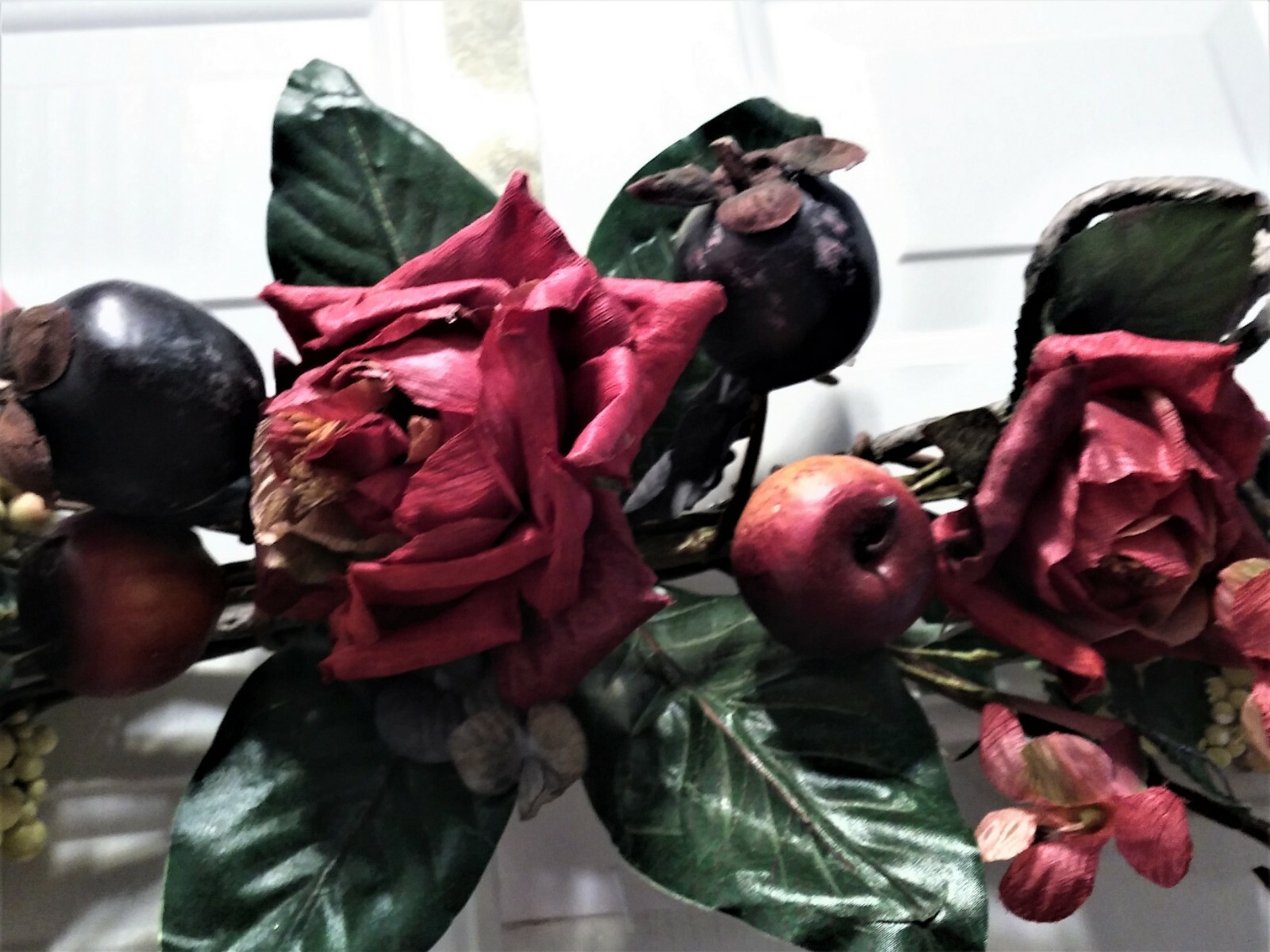 EUC 28″W Swag-Artificial Dark Pink Roses, Purple Fruit, Leaves & White Berries
