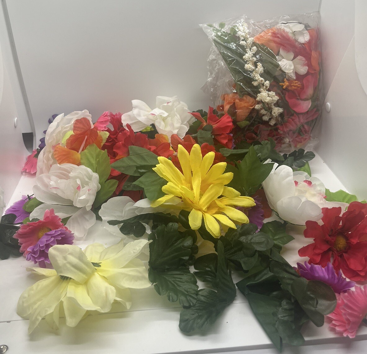 NEW BAG OF ASSORTED MULTI COLOR LOOSE Artificial Flowers Ephemera Crafts Hair