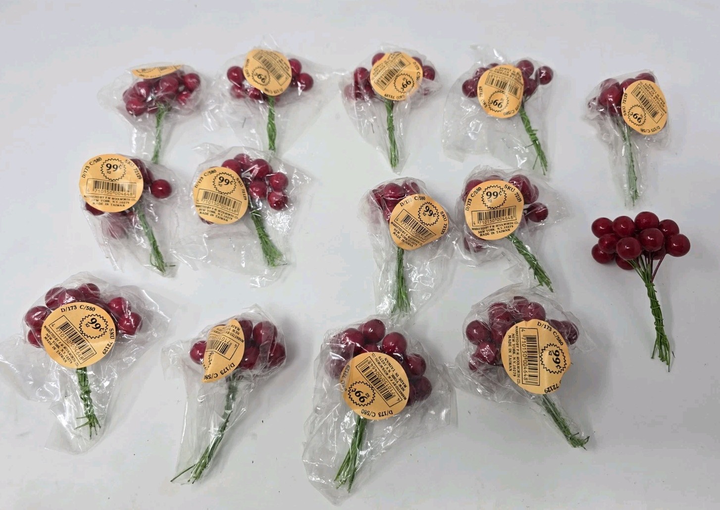 Vtg Woolworth Wired Mini Red Fruit Holly Cluster Picks Decor Green Stem 14 Bunch