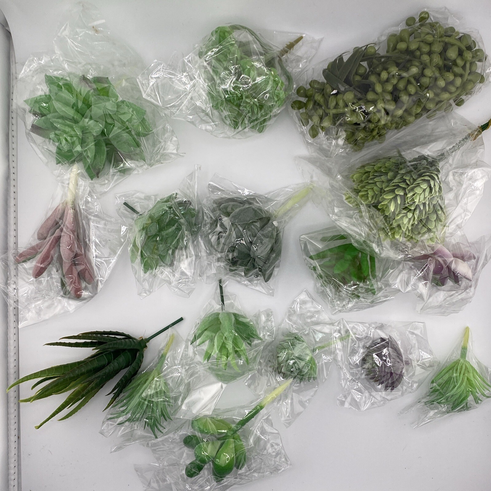 Lot Of 16 Plastic Succulents! Home Decor, Never Used! Make Great Accents! Green!