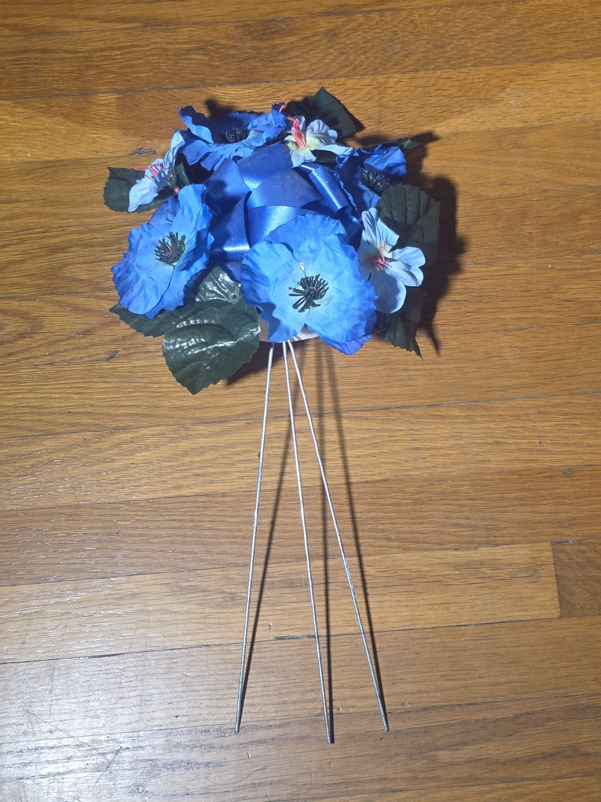DECOR Memorial Tabletop Graveside Wreath Floral 10″ Blue