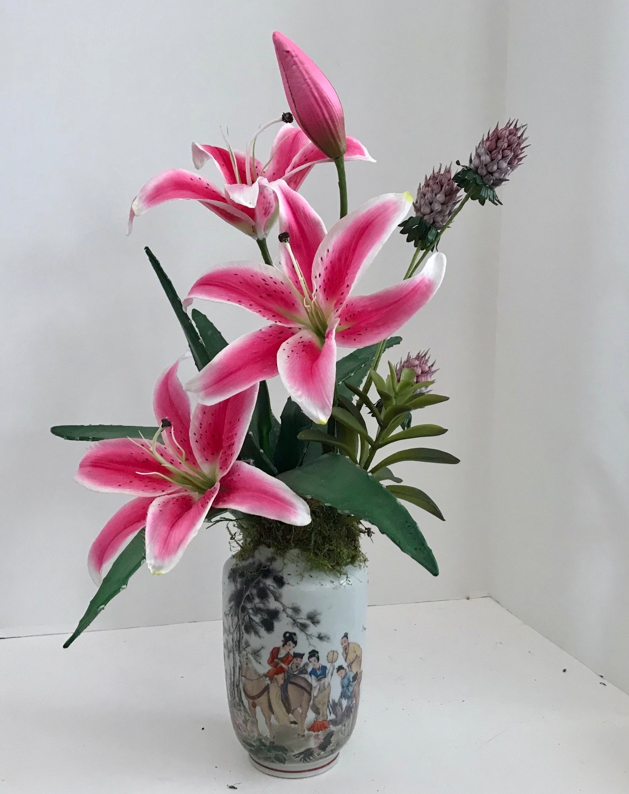 Floral Arrangement with Silk Premium Casablanca Lilys In a Toyo Geisha Vase