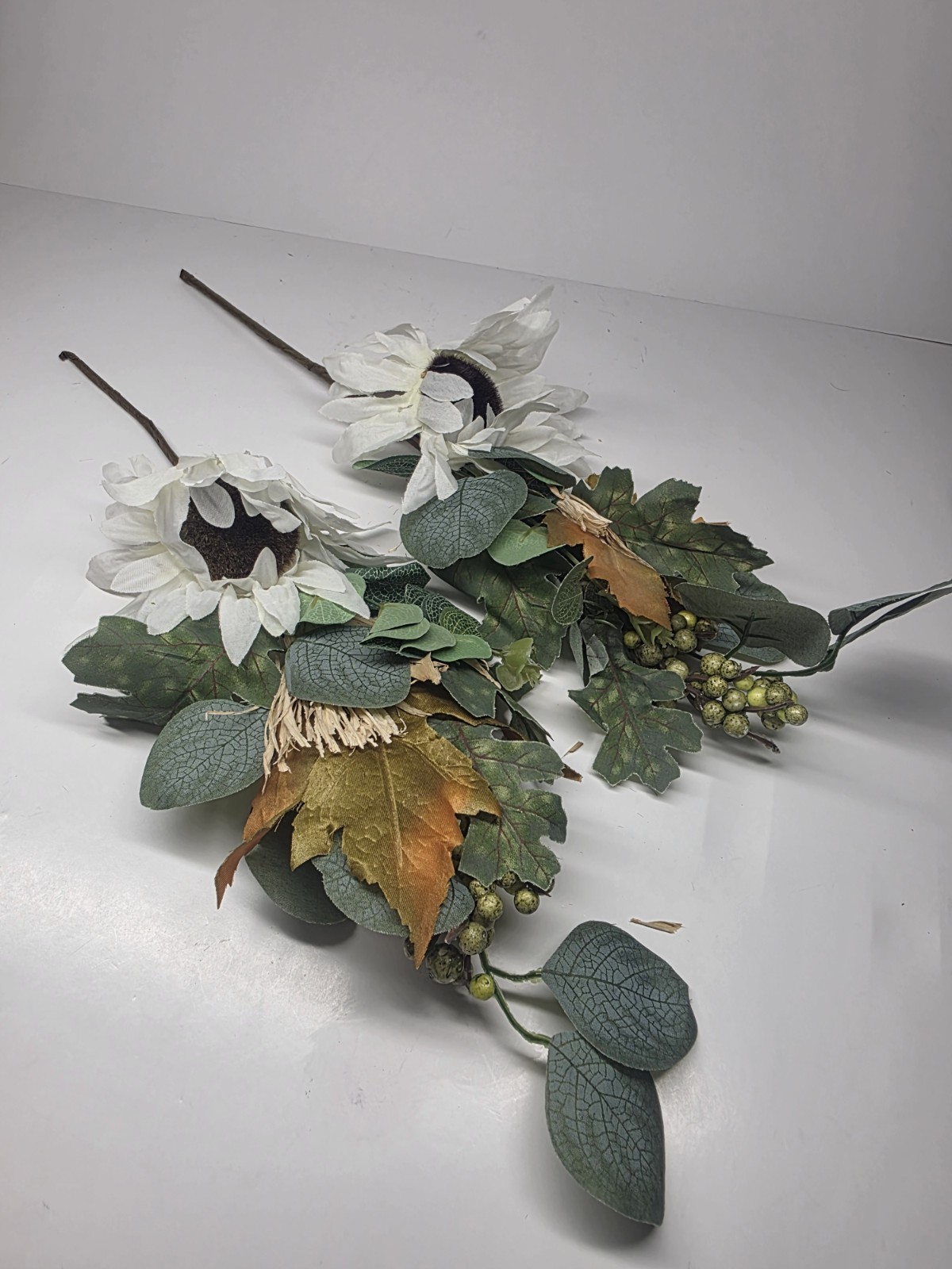 White 🌻Sunflower Pick with Maple Leaves, Wheat and Berries NWT Set of 2