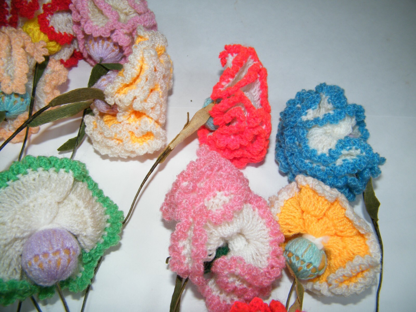 (12) HAND CROCHETED FLOWERS FLOWER BOUQUET WIRE STEMS
