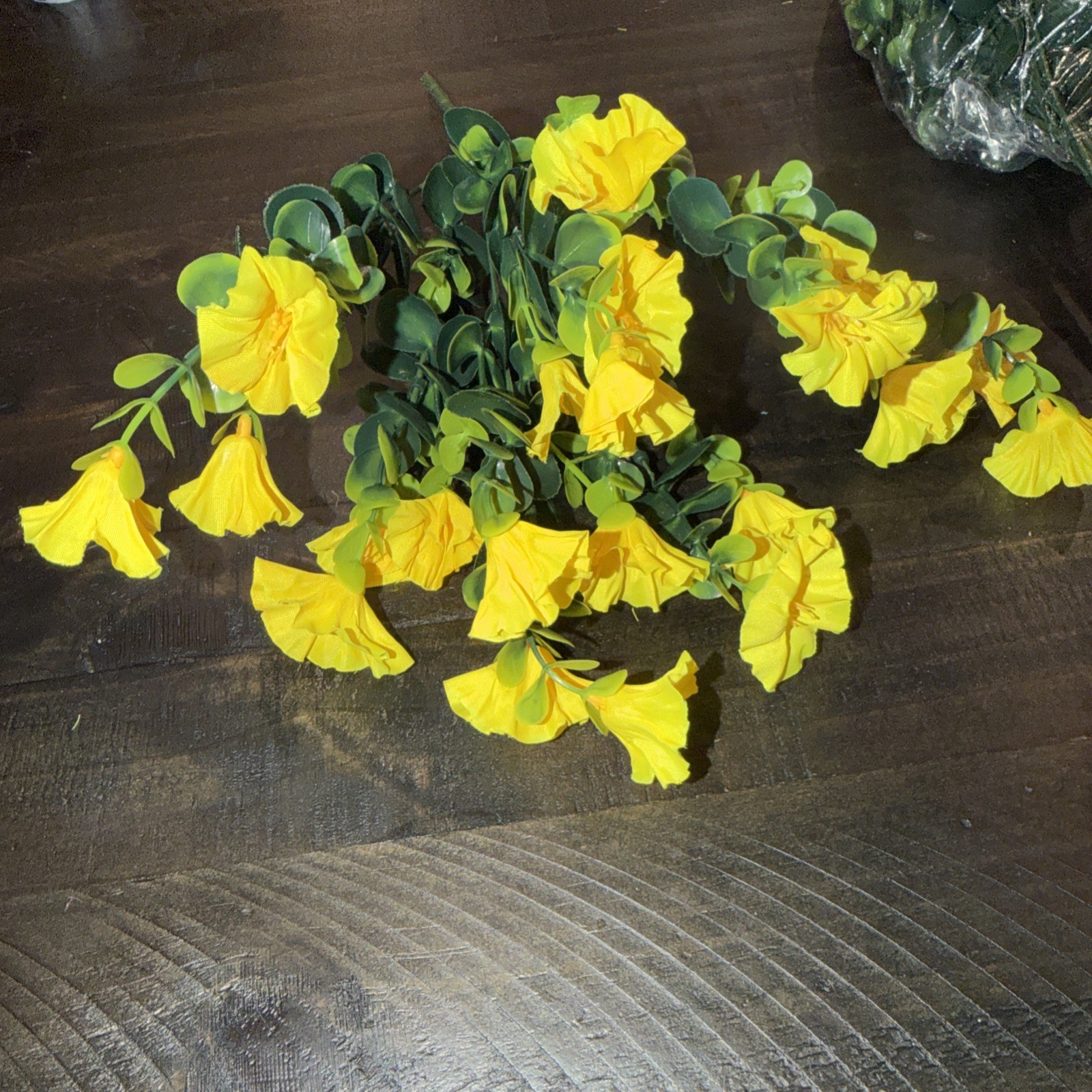 Nigirior Artificial Faux Flowers for Outdoors Fake Plants 16 Bundles Greenery