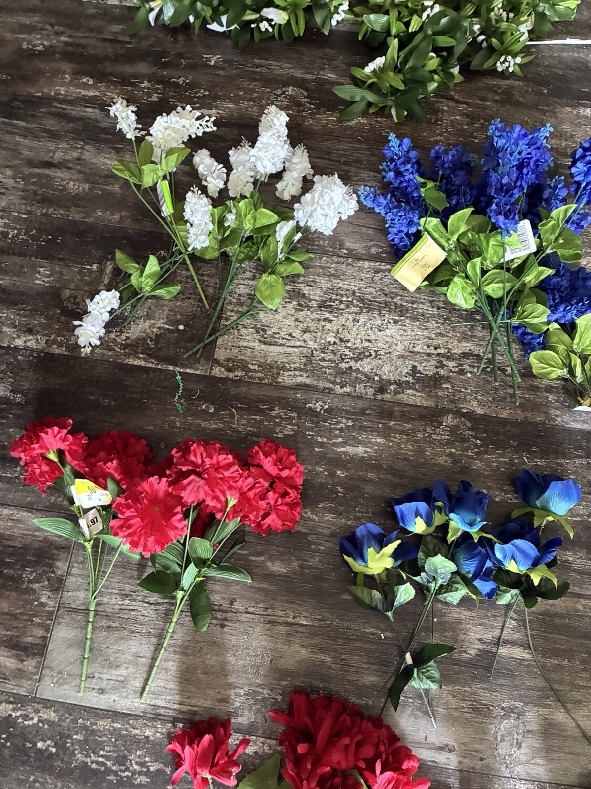 LOT OF RED WHITE BLUE ROSES BLUEBONNET STYLE FLOWERS
