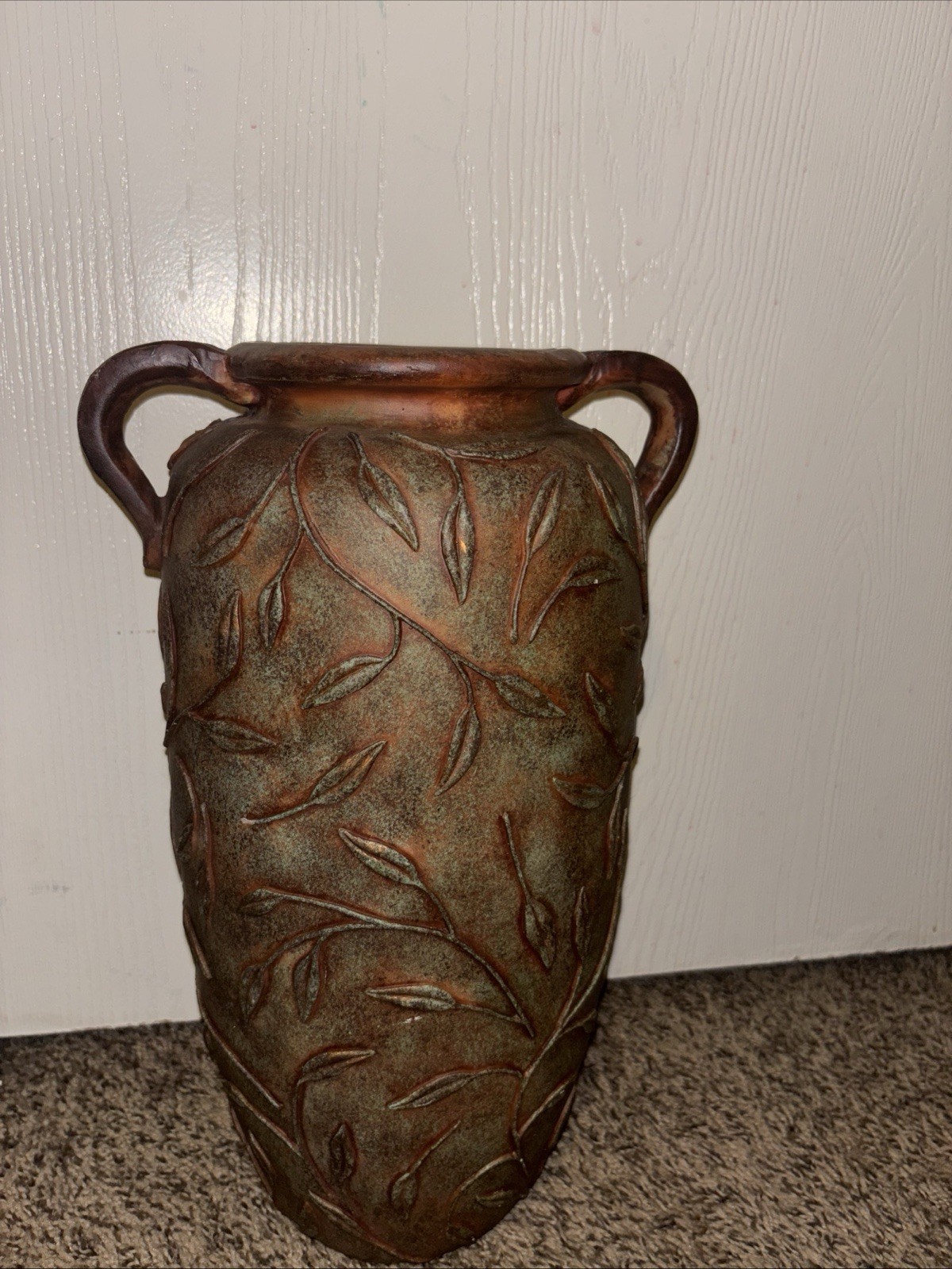 Create a beautiful centerpiece flower arrangement with this Laurel Leaf Vase