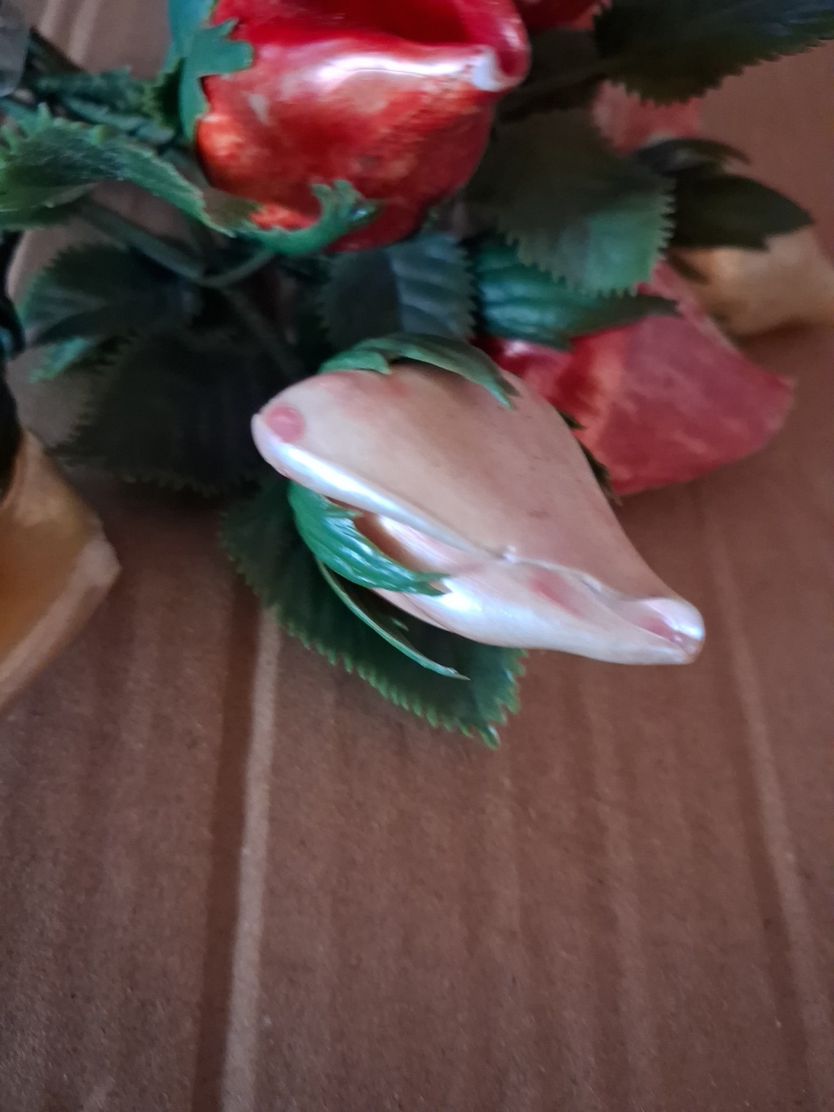 Handmade Hand Pained Stem Sea Shell Rose Buds Flowers Set of 7 Home Decor