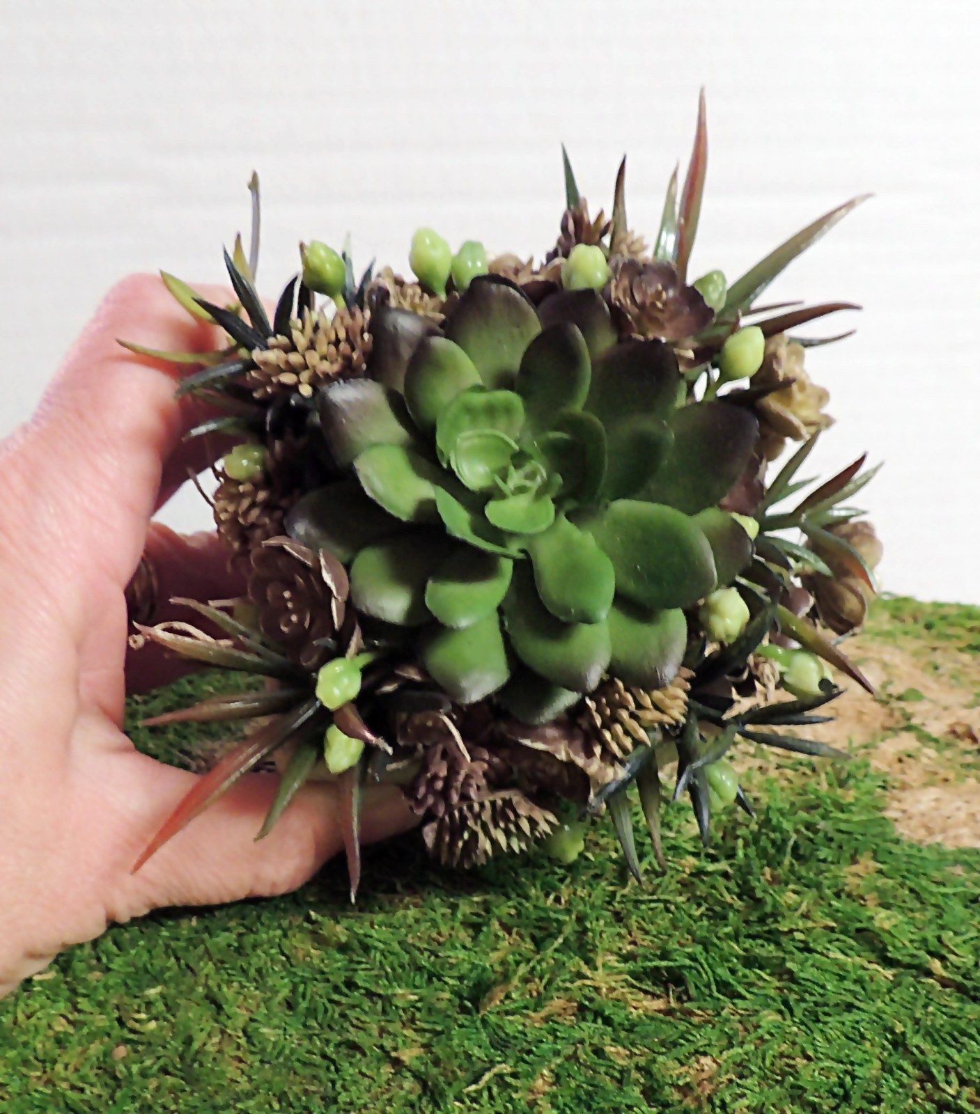 BEAUTIFUL FAUX SUCCULENT FLORAL ARRANGEMENT in SQUARE CONCRETE HANDMADE NOWATER
