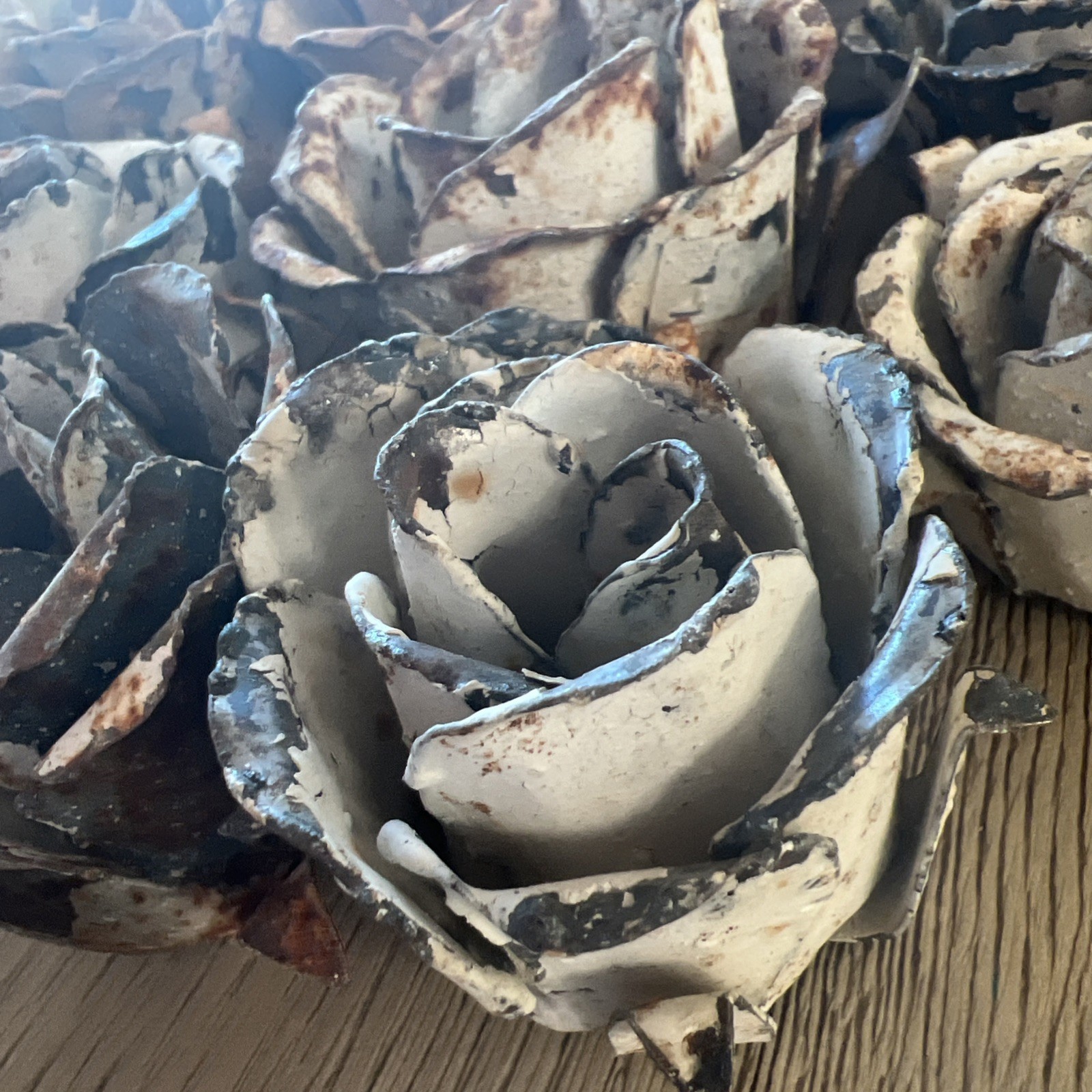 Vintage Style Metal Roses – LOT 33 total Flowers