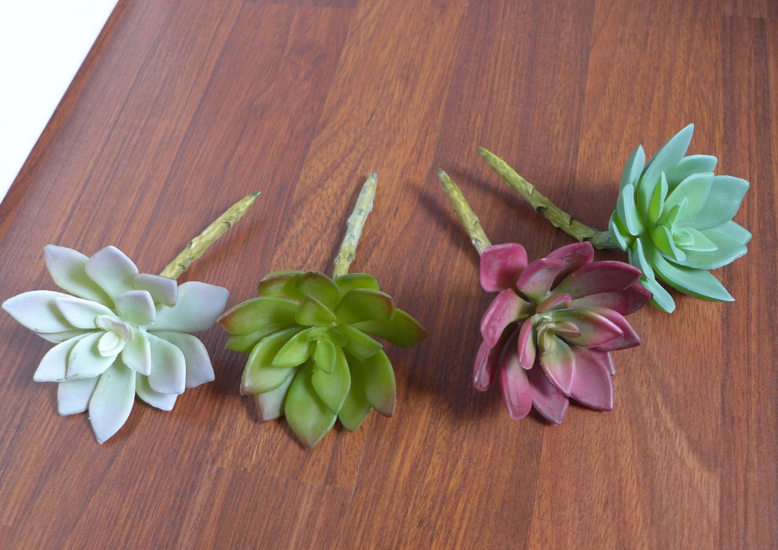 Artificial 4 Colors Lotus Flowers Each One Succulent Grass