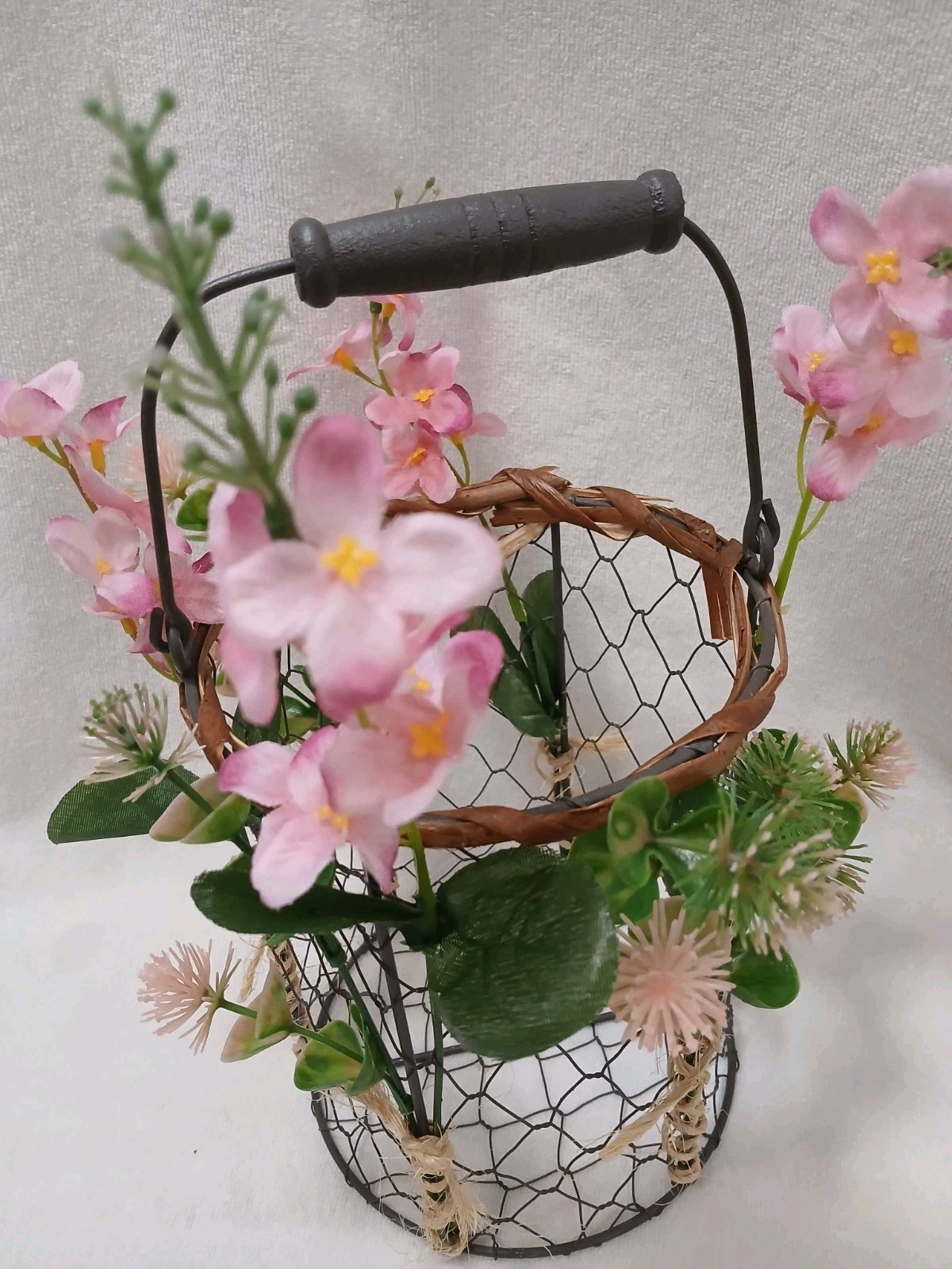 Vntg Farmhouse Wire Basket Floral Arrangement Wild Flowers Pink Cottagecore Boho