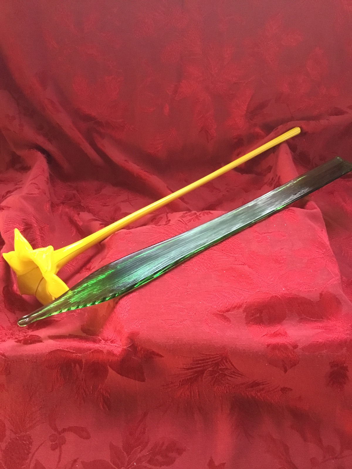 FLAWLESS Exquisite ART GLASS Pair TALL Yellow DAFFODIL & Green FERN LEAF 19″