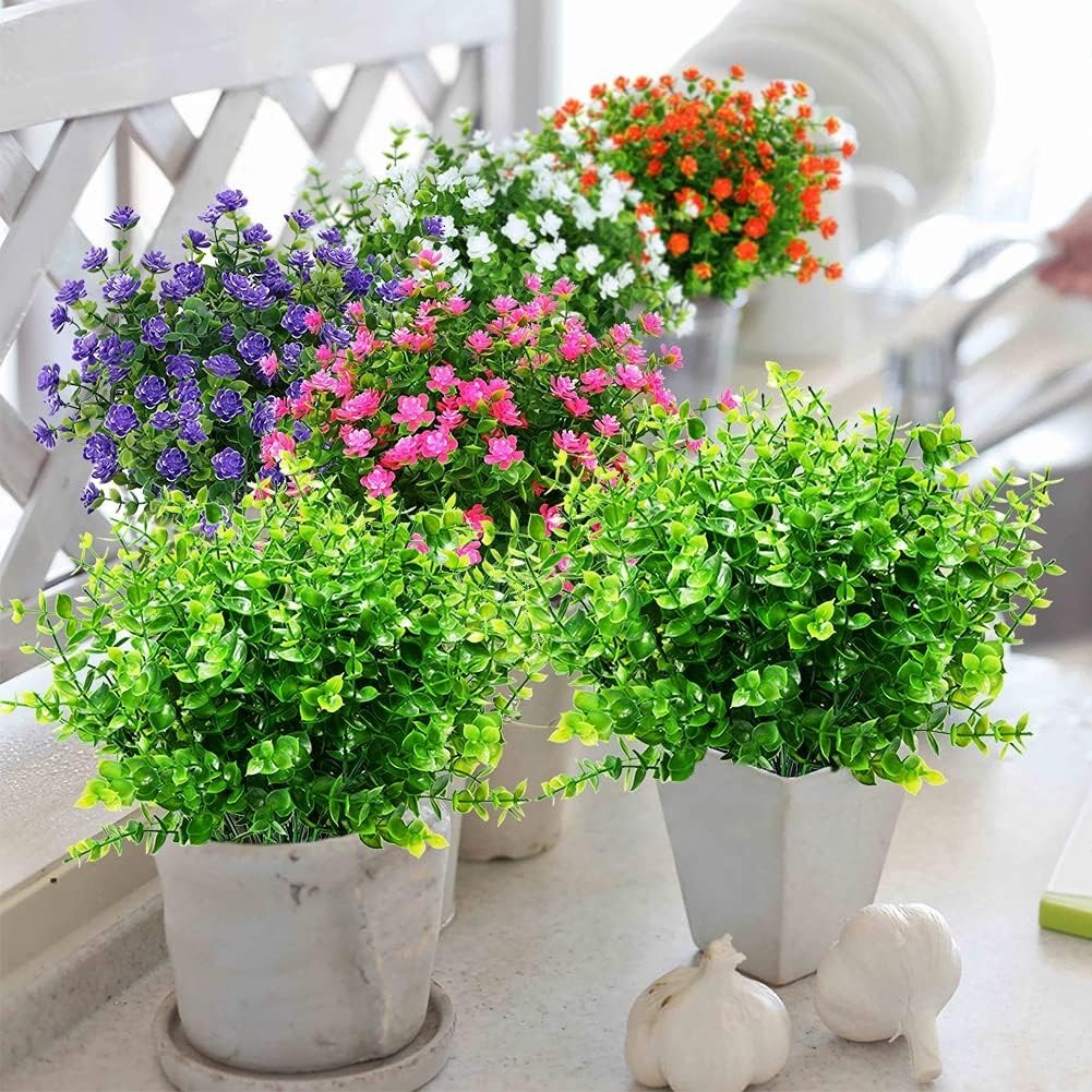 Lifelike Boxwood Shrubs – 8 Bundles of Fake Greenery for Indoor & Outdoor Use