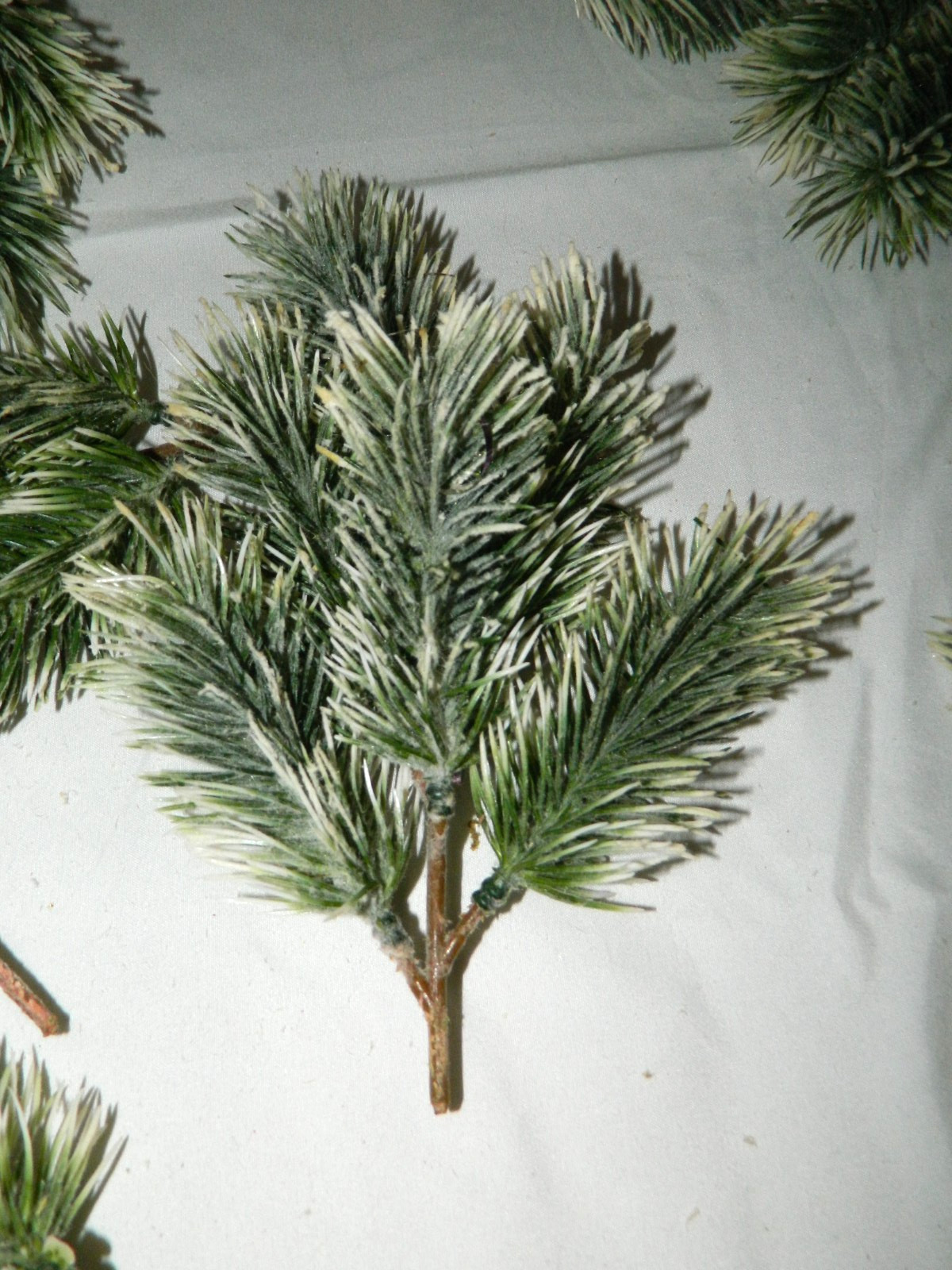 Vintage 26 Pcs Artificial Pine Needles Branches Twigs 5.5″ – 7″ Fake Frosted