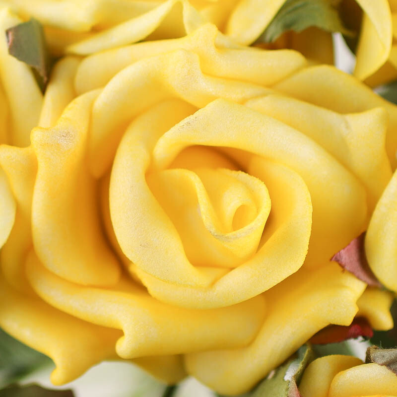 Sweet Bundle of Colorful Yellow Roses for Event Decor