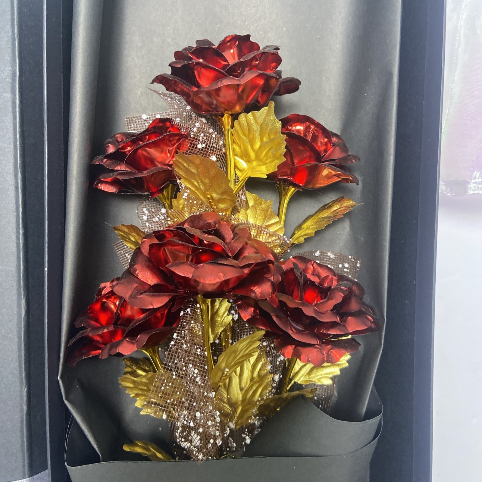 WOORI Gold-Plated Red Roses Leaves Bouquet In Black Gift Box Luxurious Elegant