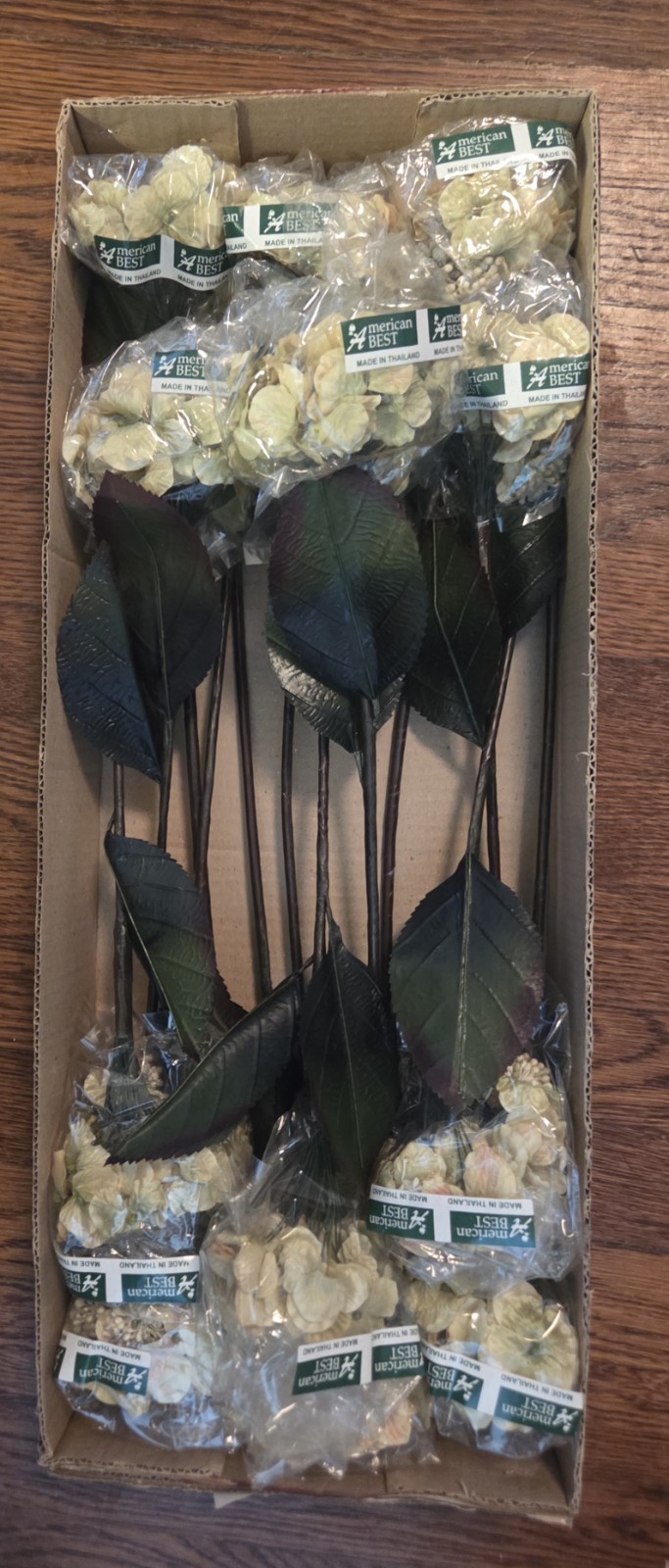 LOT OF (12) 24″ AMERICAN BEST SAGE HYDRANGEA ARTIFICIAL FLORAL STEMS (#44571)