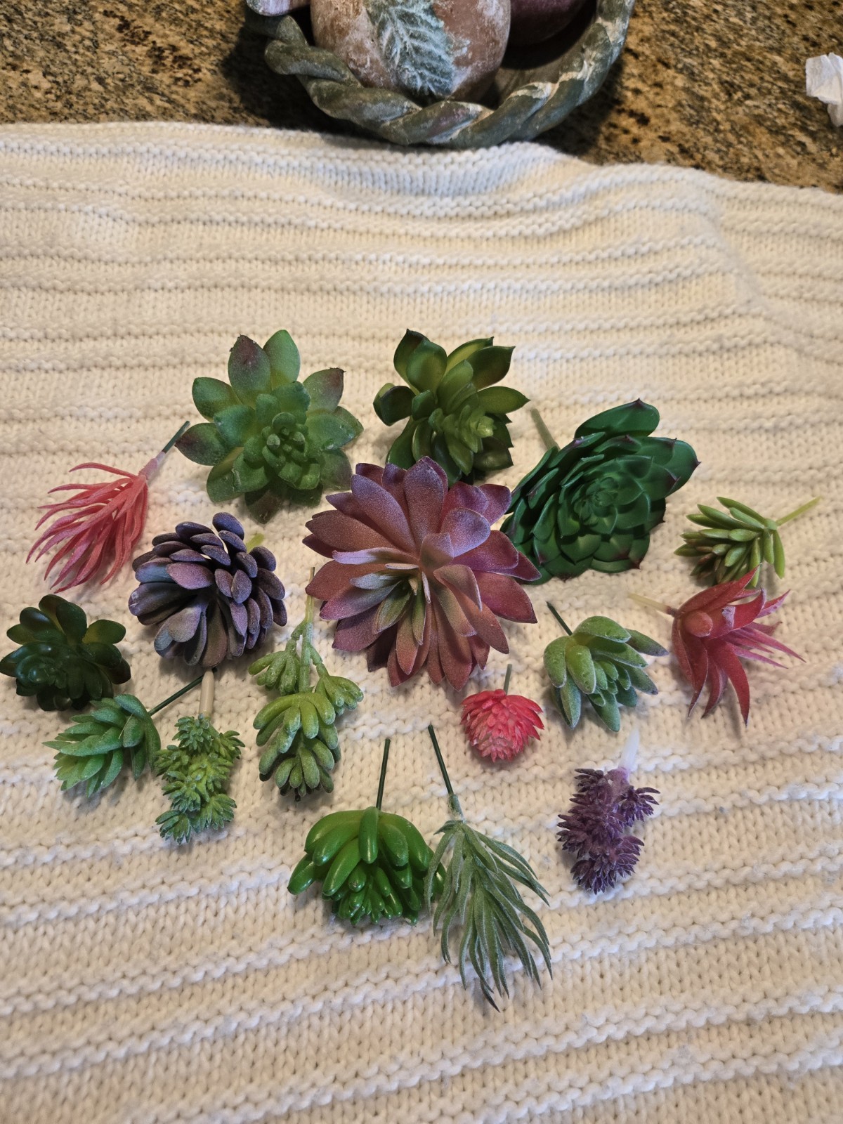 Lot of 17 Realistic Faux-Artificial Succulent Plants New