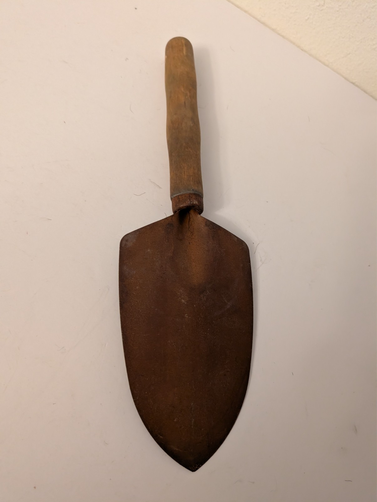 Vtg Hand painted decorative Honeybee garden Birdhouse spade-wood handle DECOR