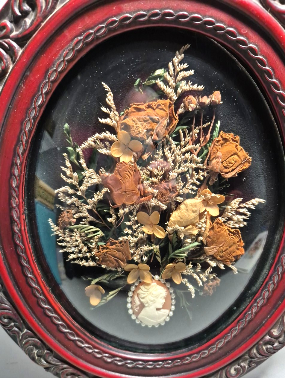 Victorian Style Dried Flower Art Glass Dome Cameo Chip n Dale Crafts Cape May NJ