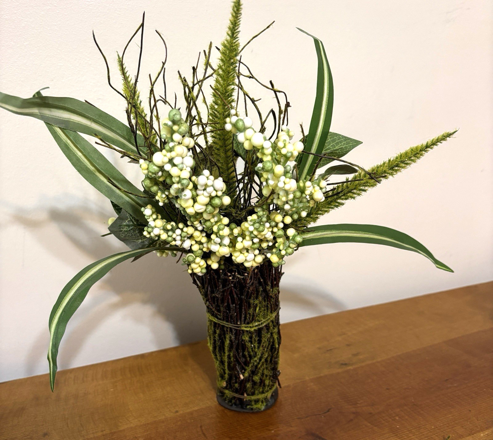 Artificial Grapevine Table Top Bird w Nest & Greenery Decor 14” tall