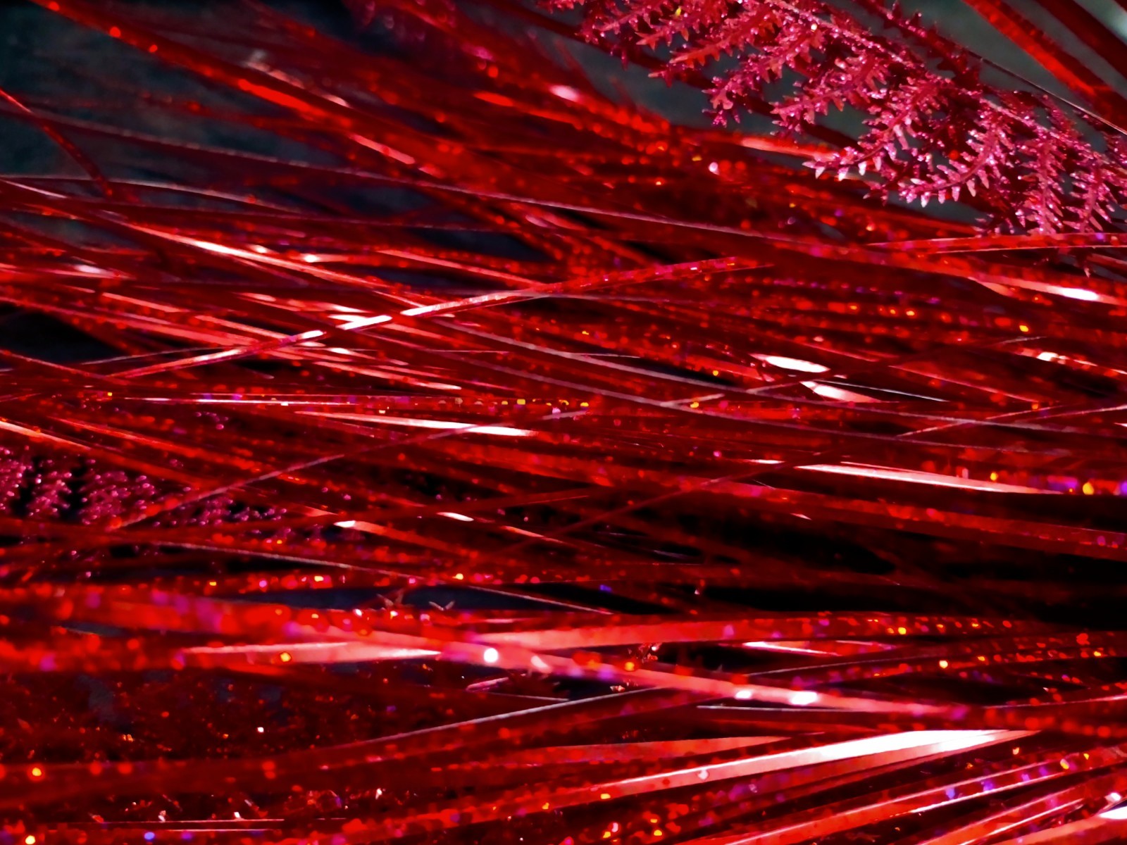Retro Plastic Dragon Fern, Red, w/200 Stems of Holographic Grass Greenery, 24″