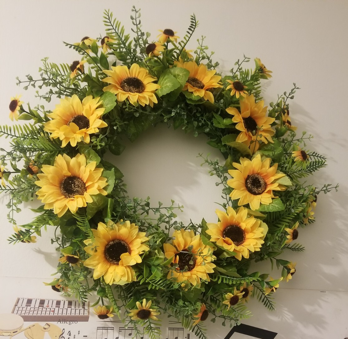 Nice Indoor/Outdoor 16inch Artificial Wreaths