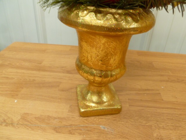 Rare Mark Roberts 20″ Apple Topiary with Pine, Pinecones, Berries, & Gold Pot