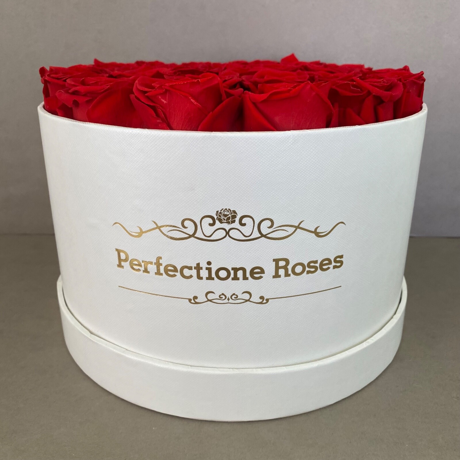 NIB Perfectione 27 Preserved Real Red Roses in Round Box ~ Lasts 3-5 Years