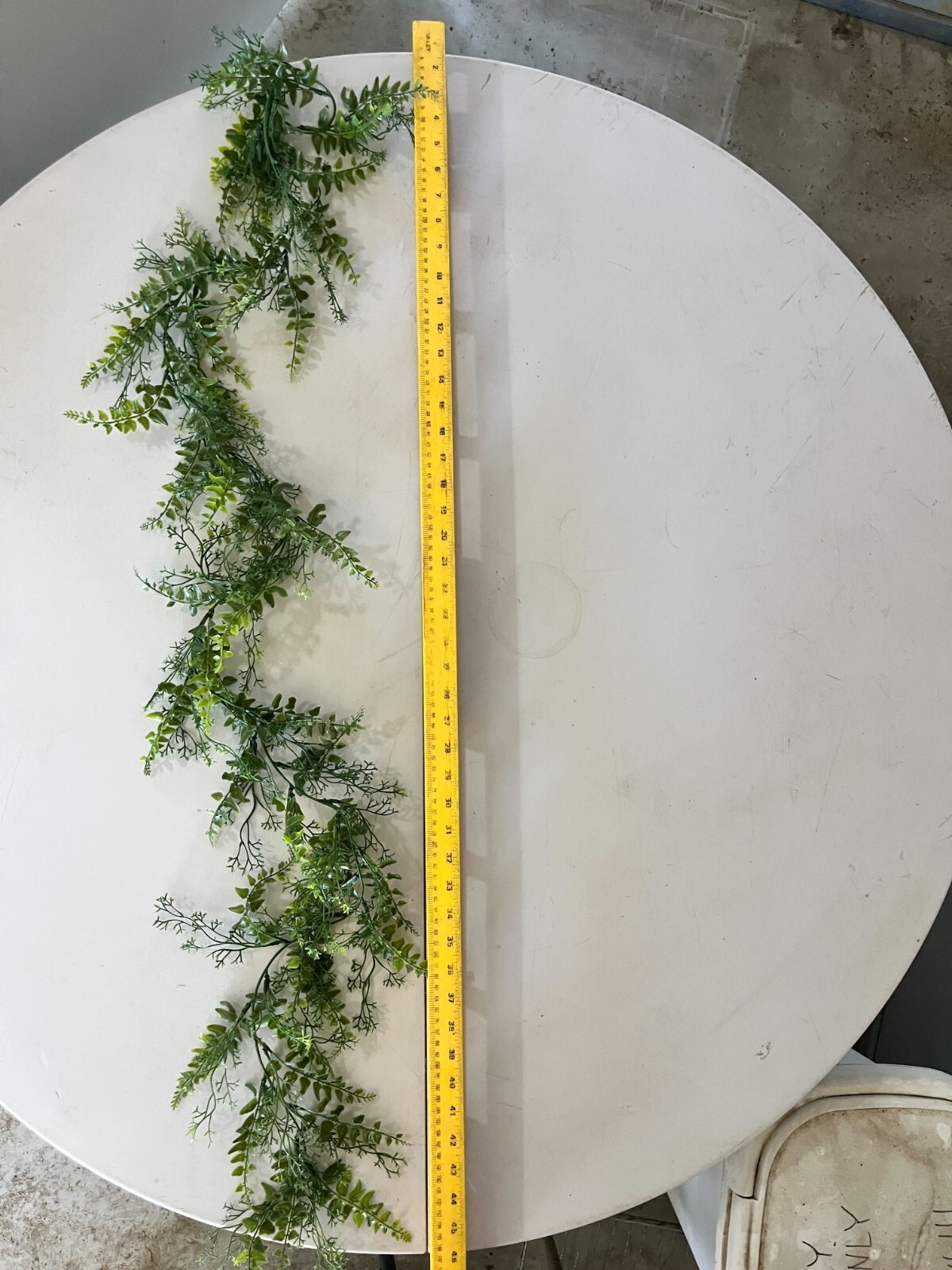 Artificial Plants & Garlands, Mixed varieties and sizes.
