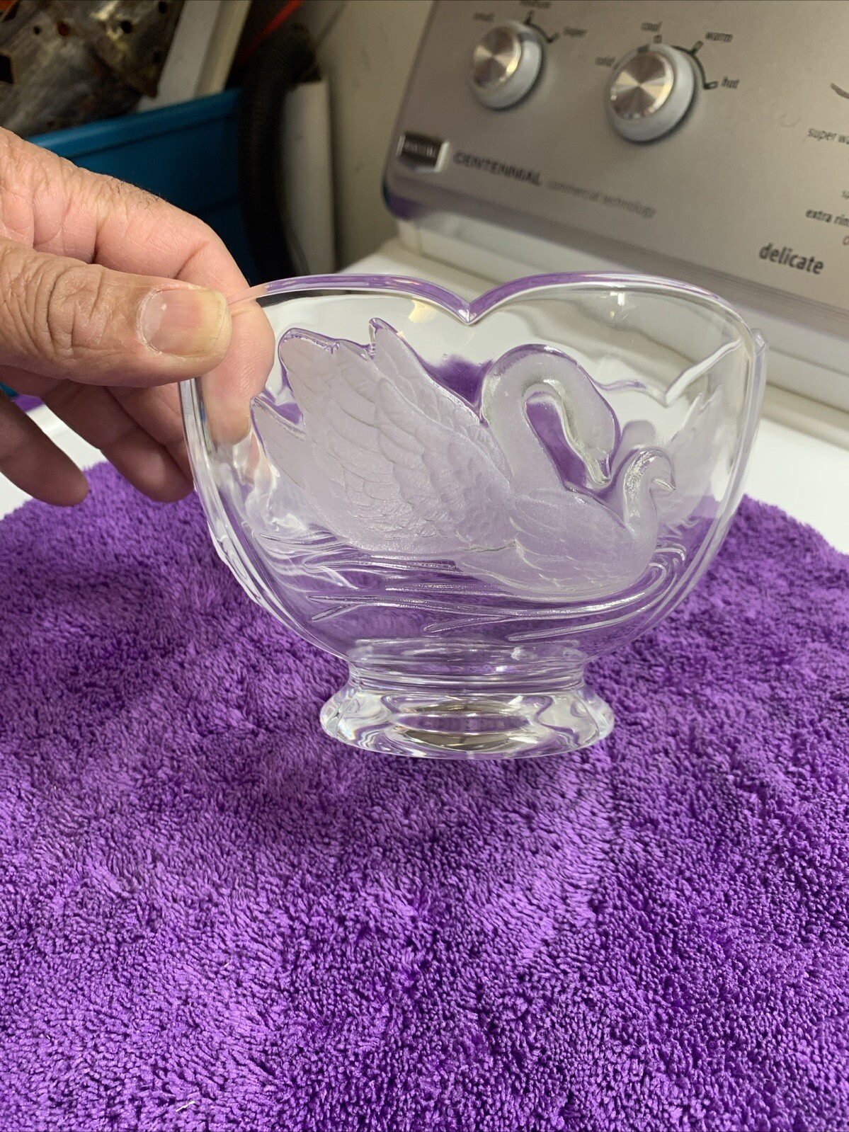 Teleflora 24% Lead Crystal Frosted Swan Round Bowl Centerpiece 4.25″ tall by 6″