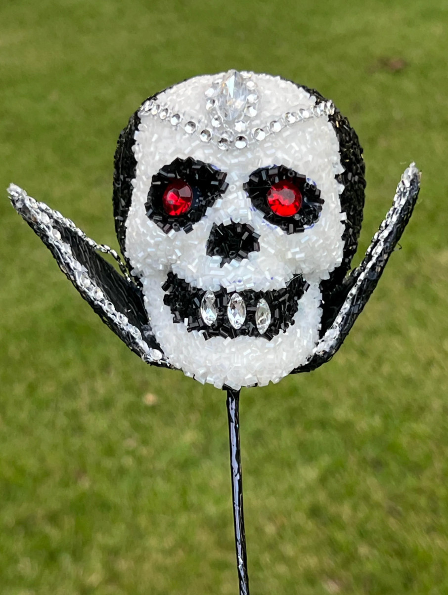 Nancy Brown Halloween Black & White Skull Beaded & Rhinestone Vampire Pick