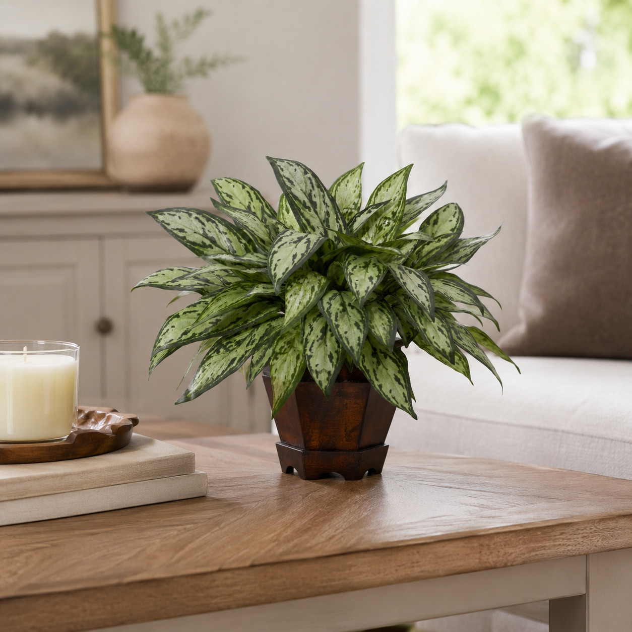 Triple Silver Queen w/Hexagon Vase