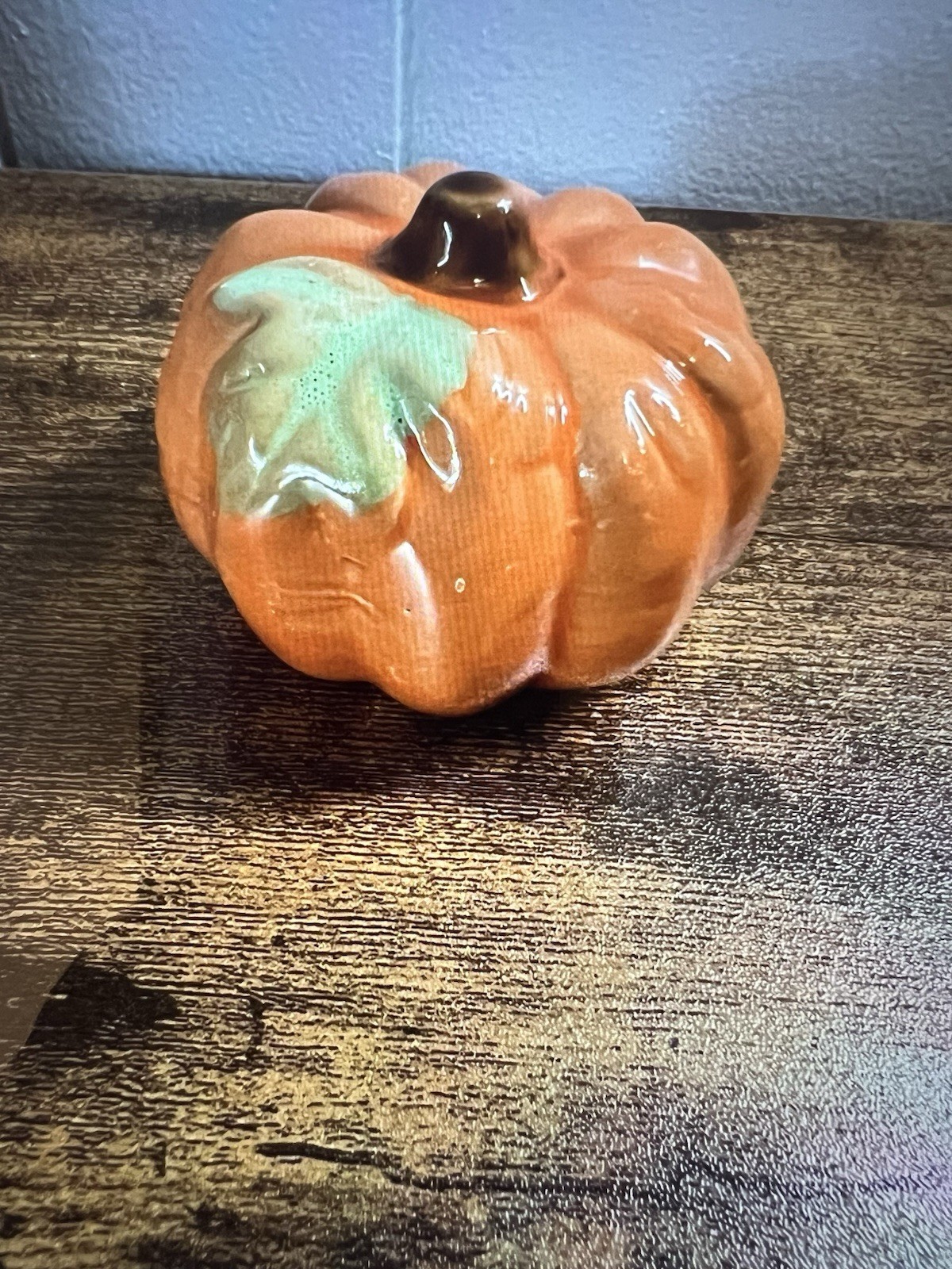 2 Round Tin, HELLO AUTUMN, Fall Flowerpot Can, Home Decor W/ 2 Ceramic Pumpkins