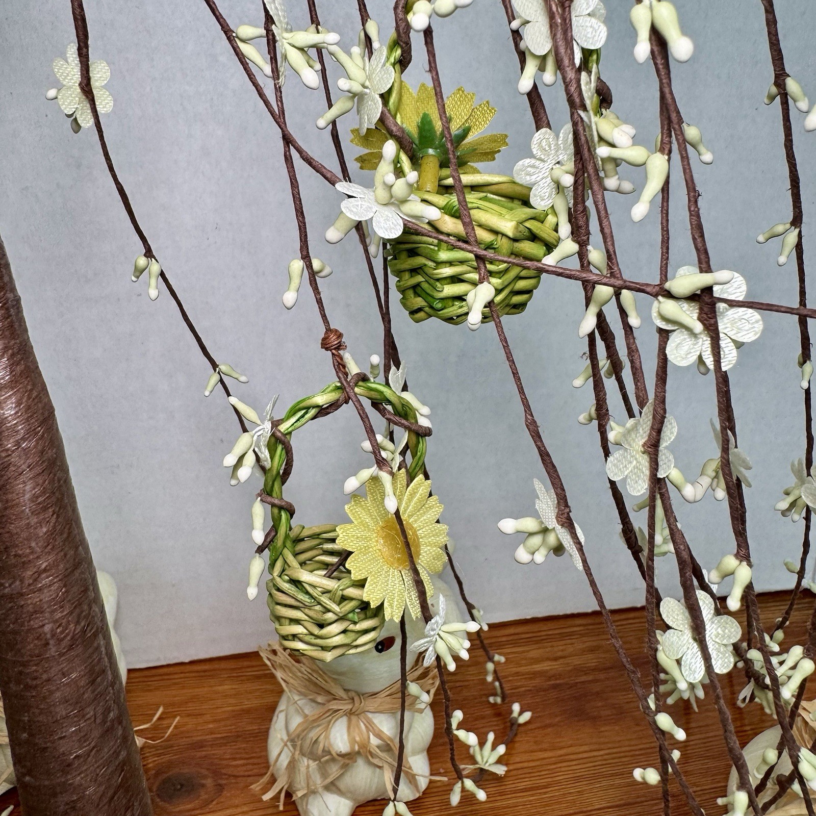 Primitive Spring Pip Berry Willow Tree Woven Flower Baskets 7 Bunnies Vignette