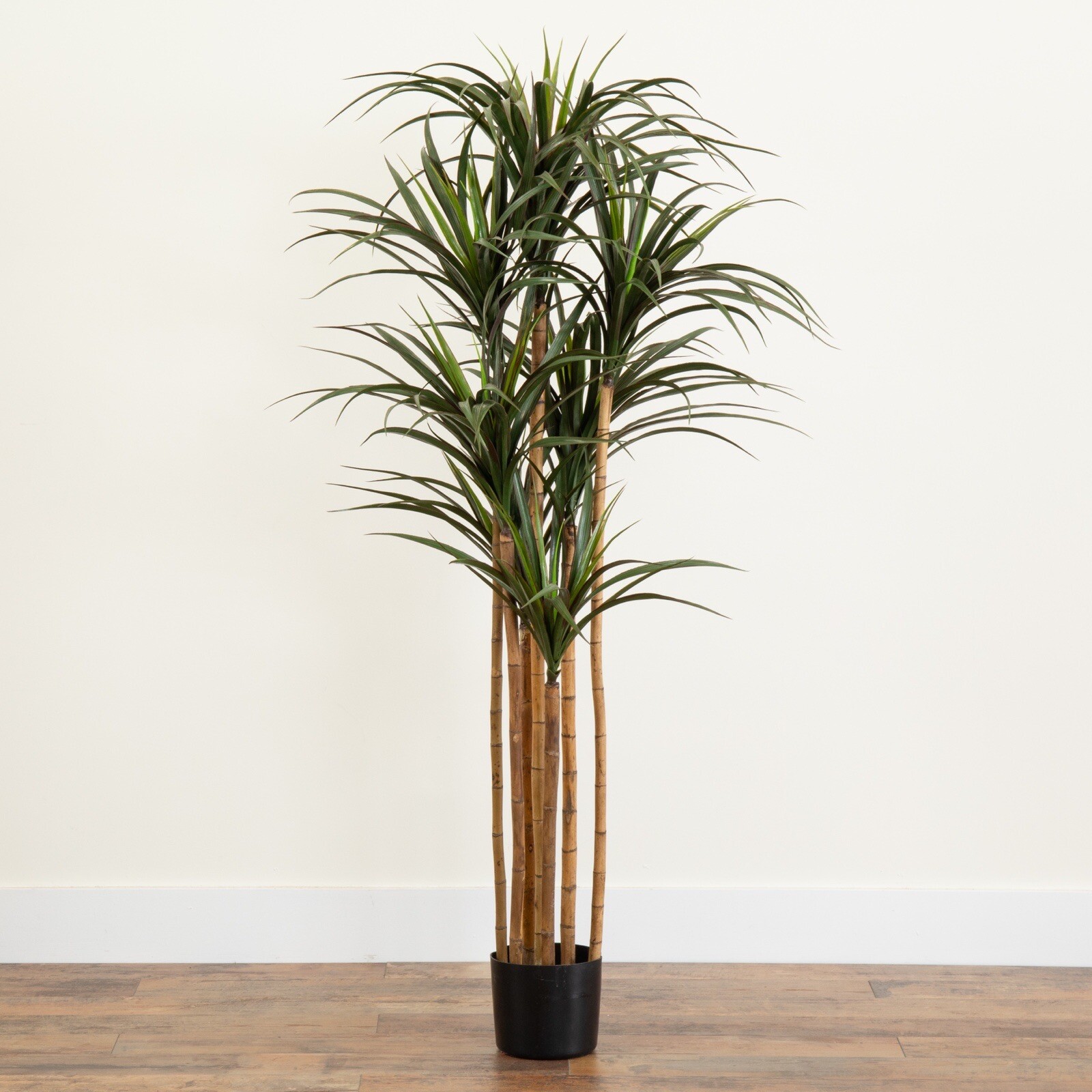 5.5’ Giant Yucca Artificial Tree UV Resist (Indoor/Outdoor) Decor. Retail $218