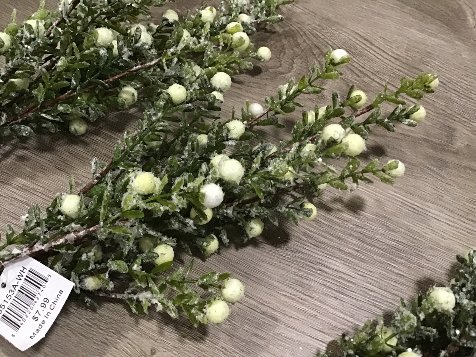 NEW Christmas Faux Glitter Berry Floral 20” Stems 21 Pcs Green White Berries