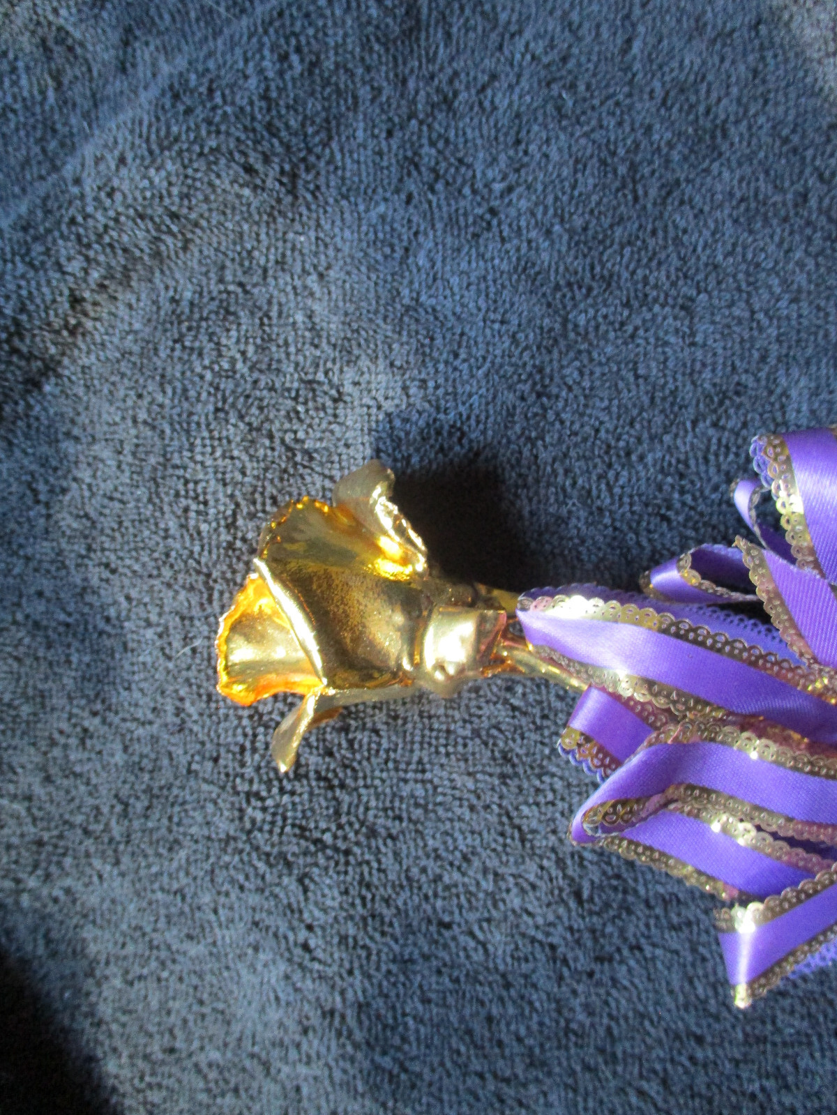 Vintage 24kt gold dipped 11″ long stem real rose. 31 years old