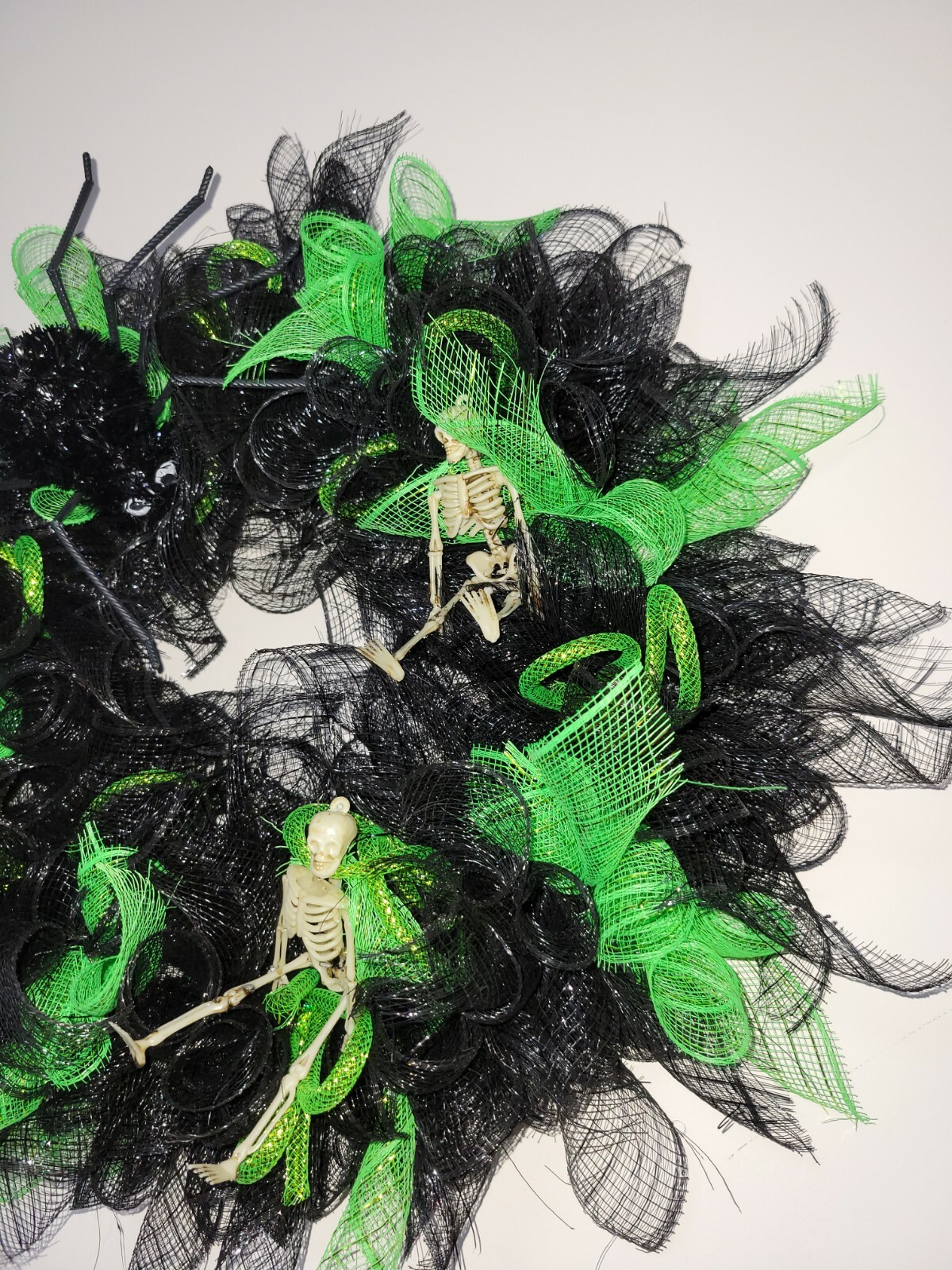 Halloween Deco Mesh Front Door Wreath Wall Decoration 18″ black green skeleton