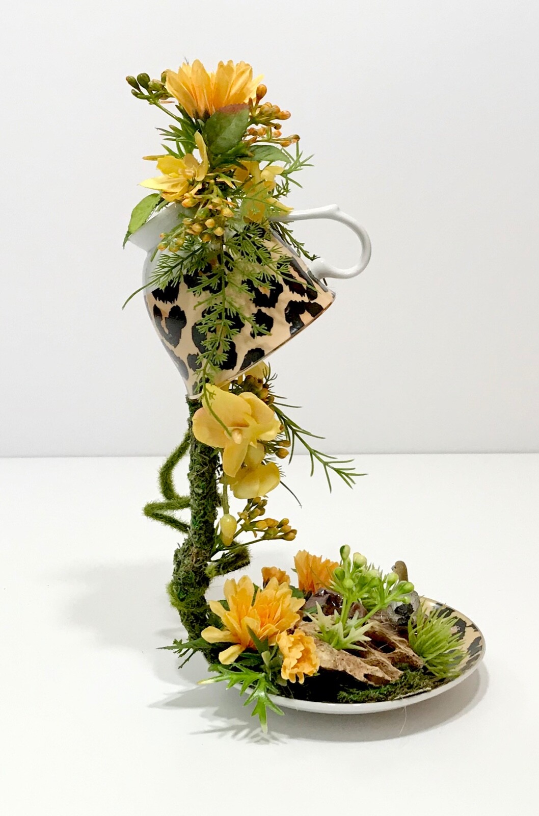 FLOATING LEOPARD TEA CUP SAUCER CERAMIC NOVELTY FLOWERS ARRANGEMENT CENTERPIECE
